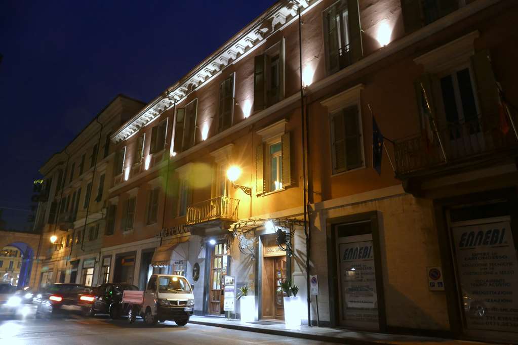 Best Western Plus Royal Superga Hotel Cuneo Bagian luar foto