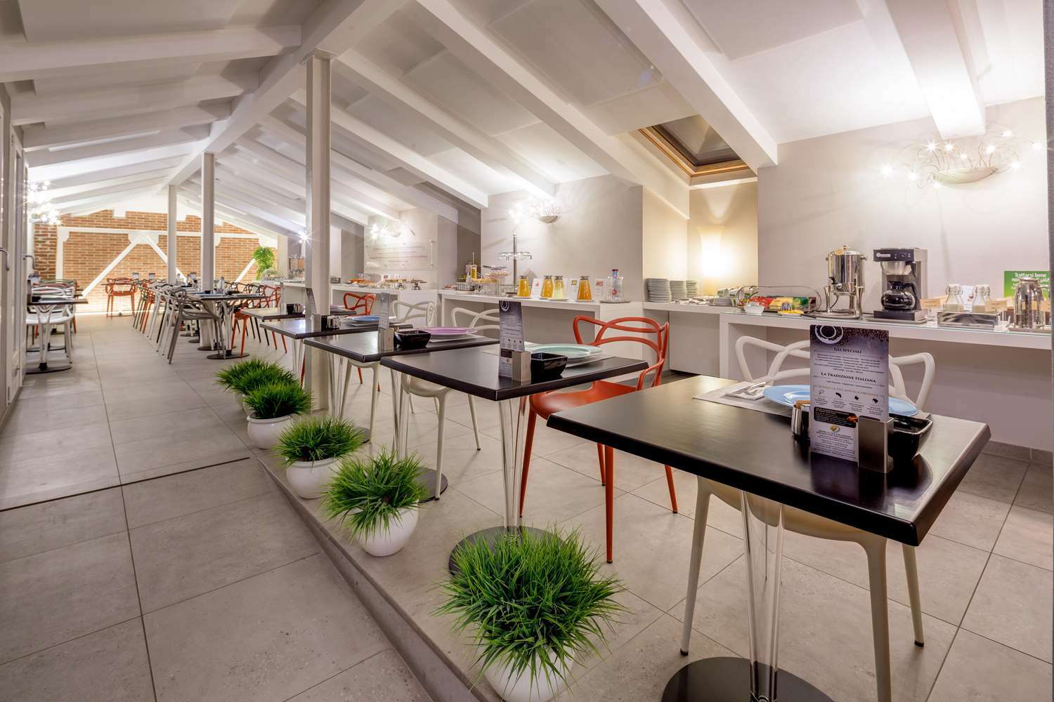 Best Western Plus Royal Superga Hotel Cuneo Bagian luar foto